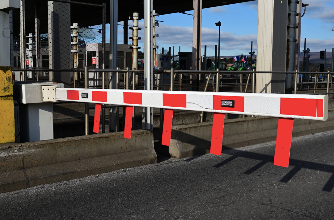 Le conducteur forçait les péages pour ne pas payer, il reçoit 11.700 euros d’amende